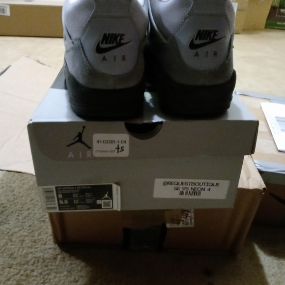 Sneakers - Picture 3 of 7